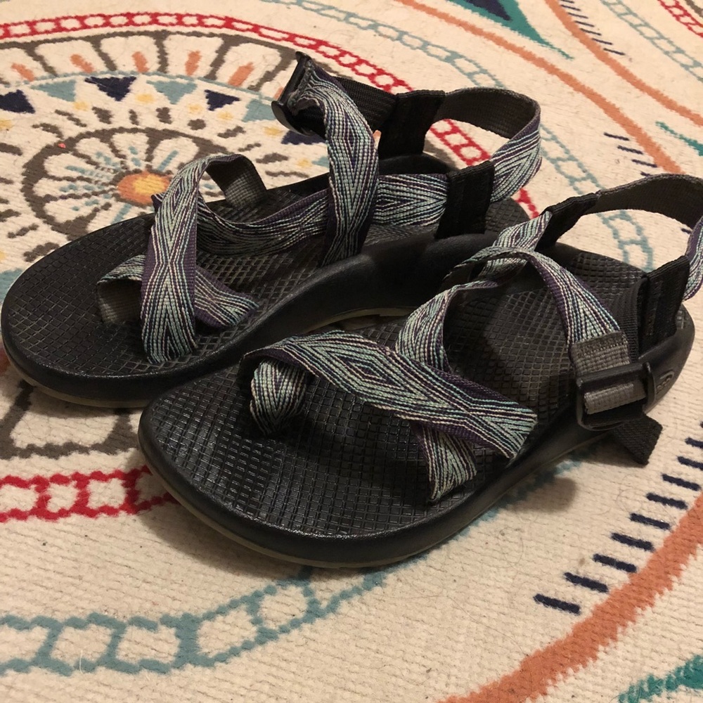 Women’s blue and purple Chacos